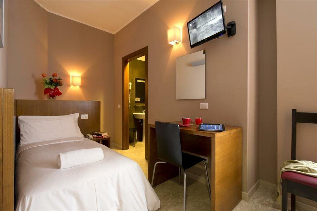 Oasi Village Hotel Милан Экстерьер фото