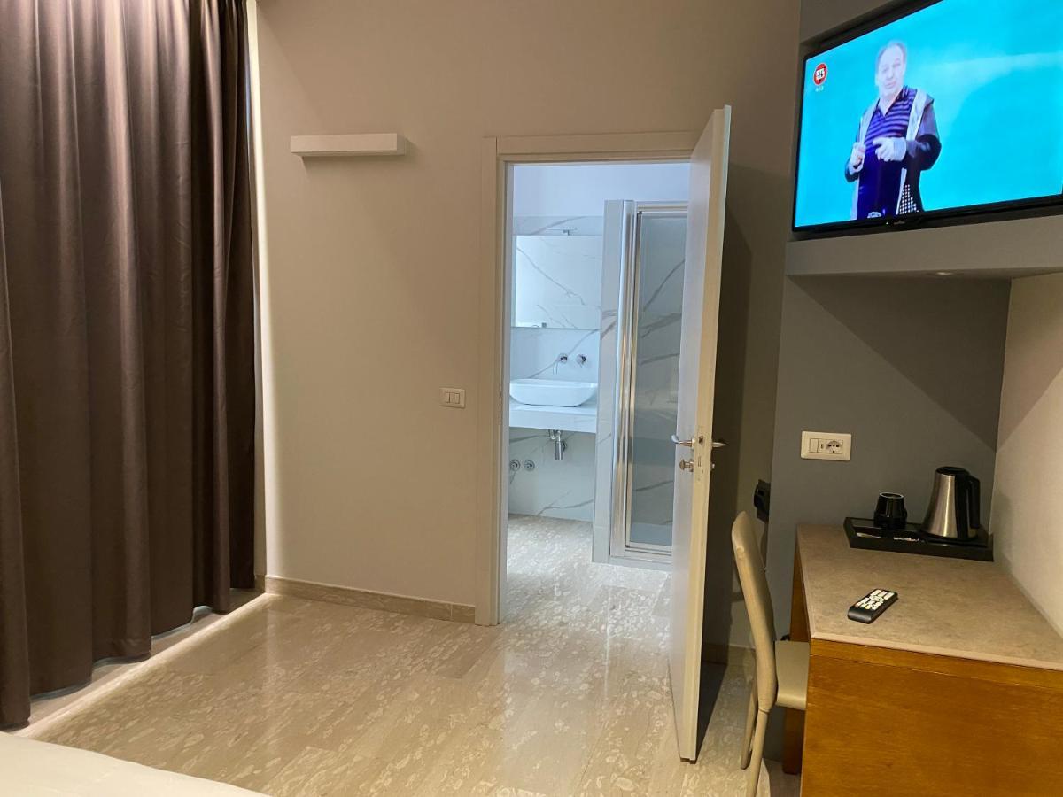 Oasi Village Hotel Милан Экстерьер фото