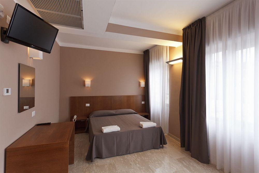 Oasi Village Hotel Милан Экстерьер фото
