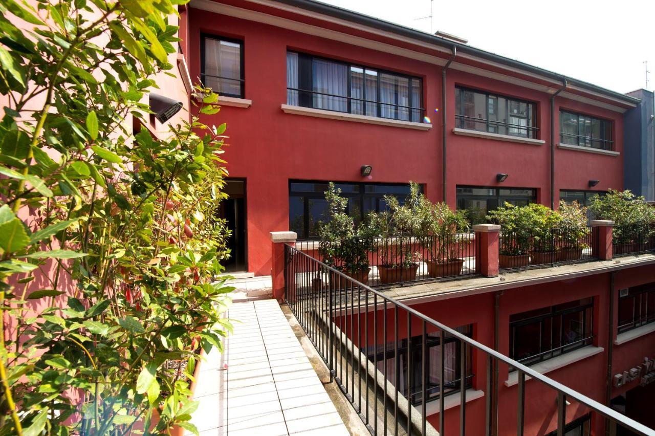 Oasi Village Hotel Милан Экстерьер фото