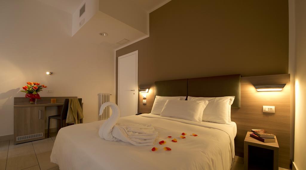 Oasi Village Hotel Милан Экстерьер фото
