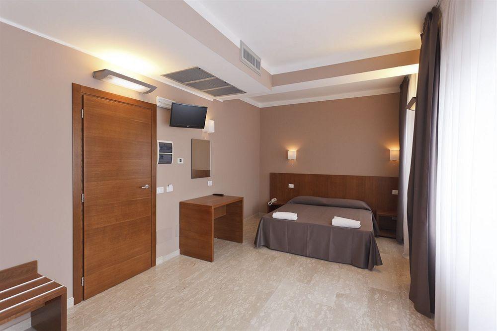 Oasi Village Hotel Милан Экстерьер фото
