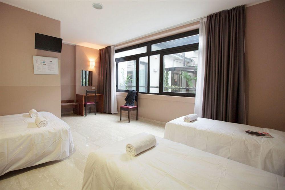 Oasi Village Hotel Милан Экстерьер фото
