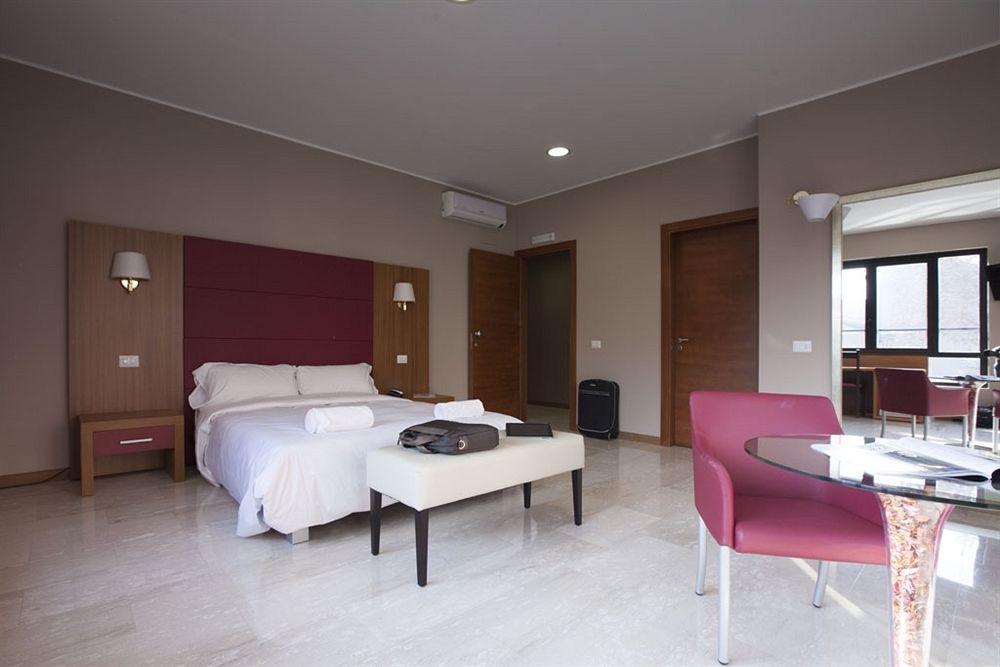 Oasi Village Hotel Милан Экстерьер фото